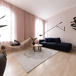  Apartment Shoreditch Loft W 100inch Cinema, Premium Mattress & Hammock, By The Design Traveller