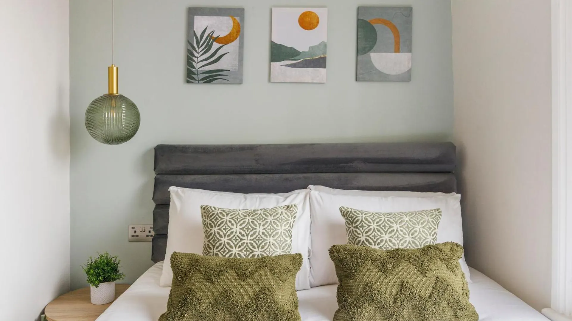 Urban Green Oasis Modern Minimalist Studio London