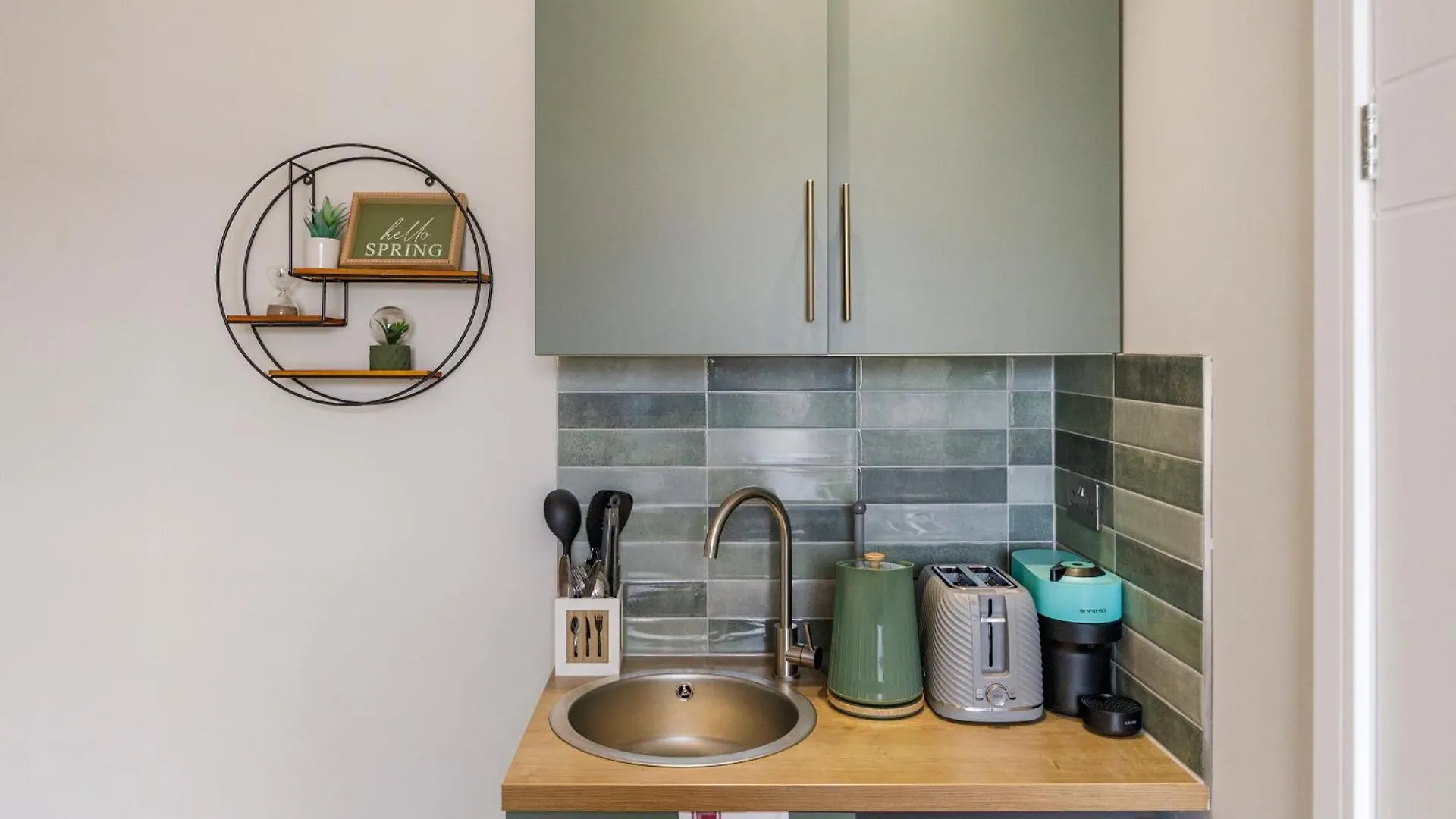 Urban Green Oasis Modern Minimalist Studio London United Kingdom