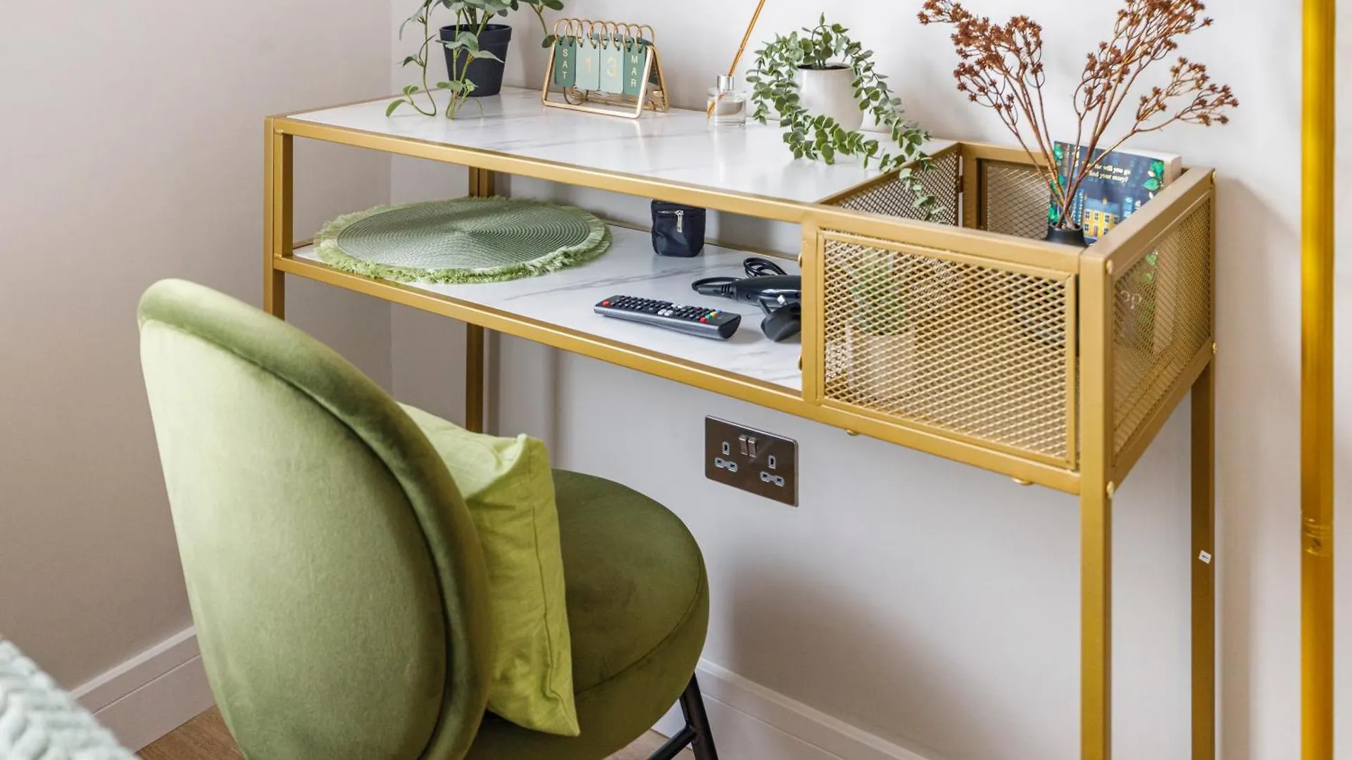 Urban Green Oasis Modern Minimalist Studio London Apartment